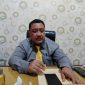 MENJELASKAN: Kepala Bakesbangpol Sumenep, Achmad Dzulkarnain saat ditemui di kantornya ( SandiGT - Seputar Jatim)