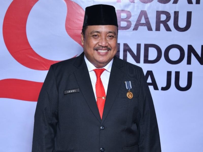 TERSENYUM: Kepala Bakesbangpol Sumenep, Dzulkarnain (SandiGT - Seputar Jatim)