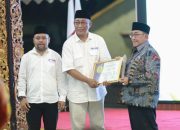 Bupati Sumenep Jadi Pemimpin Inspiratif pada Malam Anugerah SMSI Award 2025 Bupati Sumenep Jadi Pemimpin Inspiratif pada Malam Anugerah SMSI Award 2025