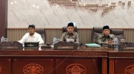 FOKUS: Bupati Sumenep, Achmad Fauzi Wongsojudo, saat menghadiri rapat paripurna bersama Ketua DPRD Sumenep Zainal Arifin, dan anggota fraksi-fraksi DPRD (Doc. Seputar Jatim)