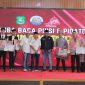 SWAFTO: Panitia, dewan juri dan pemenang lomba baca puisi karya Bung Karno 2025 usai menerima penghargaan (Mufti Che - Seputar Jatim)