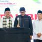 SEMANGAT: Bupati Sumenep, Achmad Fauzi Wongsojudo yang didampingi Wabup Sumenep, Penyair Nasional, serta jajaran Forkopimda saat memukul beduk dalam rangka Takbir Akbar Hari Raya Idul Adha 1446 H (Doc. Seputar Jatim)