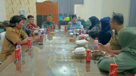 BERBINCANG: Wakil Bupati Sumenep, Imam Hasyim, menyambut baik kedatangan pengurus Asosiasi Wisata Olahraga dan Minat Khusus Indonesia (ISSITA) di rumah dinas setempat (Foto Istimewa)