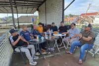 RAPAT: Puluhan pimpinan asosiasi wartawan dan media di Kabupaten Sumenep, Madura, Jawa Timur, saat membahas isi siaran pers yang dirilis oleh PT Kangean Energy Indonesia (KEI) Jakarta (Doc. Seputar Jatim)
