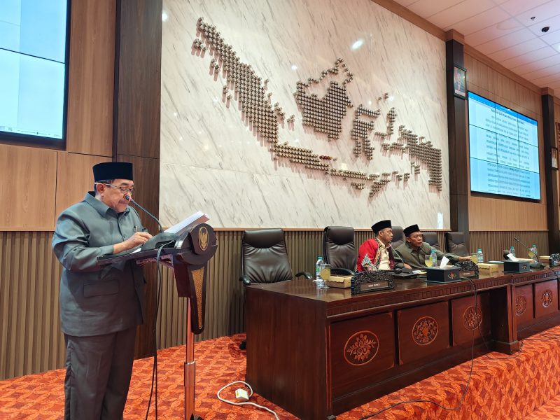 PARIPURNA: Wakil Bupati Sumenep, Imam Hasyim saat menyampaikan Nota 3 Raperda (SandiGT - Seputar Jatim)