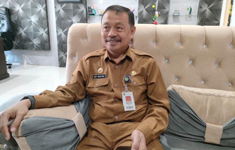 SANTAI: Sekretaris Daerah Kabupaten Sumenep, Edy Rasyadi  saat menyampaikan tentang Program Sekolah Rakyat (SandiGT - Seputar Jatim)