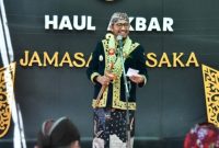 TERSENYUM: Bupati Sumenep, Achmad Fauzi Wongsojudo, saat Memberikan Sambutan di Acara Jamasan Keris di Desa Aeng Tongtong (Doc. Seputar Jatim)