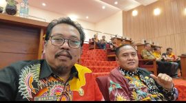 SELFIE: Kepala bidang Pengelolaan Pendapatan Bapenda Sumenep  Akh. Sugiharto (kiri) bersama Kepada Badan Pendapatan Daerah, Faruk Hanafi (kanan) (Doc Seputar Jatim)