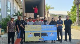 SIAP: Owner PT ESM bersama Tim saat Pelepasan pengiriman 10 juta batang rokok King Bravo di Pamekasan yang siap ekspor ke Filipina (Foto Istimewa)