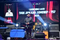 RESMIKAN: Bupati Sumenep, Achmad Fauzi Wongsojudo, saat Launching Logo Hari Jadi ke 757 di Area Taman Bunga (Doc.Seputar Jatim)