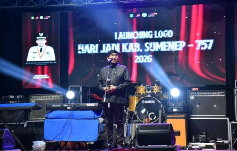 RESMIKAN: Bupati Sumenep, Achmad Fauzi Wongsojudo, saat Launching Logo Hari Jadi ke 757 di Area Taman Bunga (Doc.Seputar Jatim)