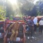 GEMBIRA: Bupati Sumenep, Ahmad Fauzi Wongsojudo saat naik becak listrik (SandiGT - Seputar Jatim)