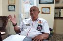 MENJELASKAN: Kepala Disdik Sumenep, Moh. Iksan, saat diwawancarai di ruangannya (Dok. Seputar Jatim)