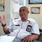 MENJELASKAN: Kepala Disdik Sumenep, Moh. Iksan, saat diwawancarai di ruangannya (Dok. Seputar Jatim)