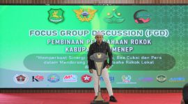 GAGAH: Ketua Paguyuban Rokok Sumenep, Sofwan Wahyudi, saat memberikan Sambutan di Acara FGD bersama Pemkab dan Bea Cukai Madura dan Seluruh Pengusaha Rokok di Pendopo Agung Sumenep (Mufti Che - Seputar Jatim)