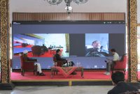 ZOOM: Bupati Sumenep, Achmad Fauzi Wongsojudo, saat menghadiri Focus Group Discussion (FGD) yang digelar Forum Pimpinan Asosiasi Media (For-PAM) Kabupaten Sumenep bersama Paguyuban Pengusaha Rokok (PR) se Sumenep (Mufti Che - Seputar Jatim)