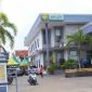 CERAH: Pengendara roda dua saat keluar dari Kantor BPRS Bhakti Sumekar (Foto Istimewa)