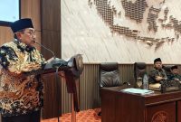 JAWABAN: Wabup Sumenep, Imam Hasyim, saat menghadiri rapat paripurna di Gedung Kantor DPRD setempat (Doc. Seputar Jatim)