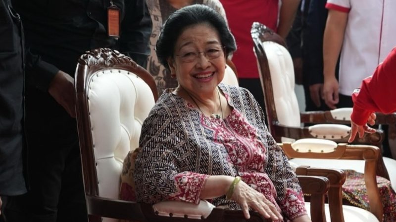 TERSENYUM: Presiden ke-5 RI sekaligus Ketua Umum PDIP, Megawati Soekarnoputri (Foto Istimewa)