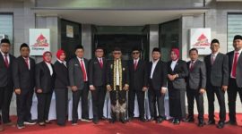 RAPI: Jajaran Karyawan Bank BPRS Bhakti Sumekar, usai menggelar upacara HUT RI Ke 80 di Sumenep (Doc. Seputar Jatim)