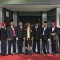 RAPI: Jajaran Karyawan Bank BPRS Bhakti Sumekar, usai menggelar upacara HUT RI Ke 80 di Sumenep (Doc. Seputar Jatim)