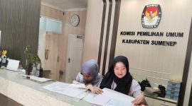 MENGECEK: Aktivitas di Kantor KPU Sumenep (Doc. Seputar Jatim)