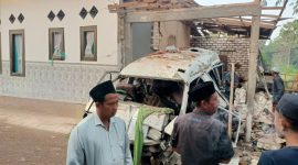 OLAH TKP: Kepolisian masih melakukan penyelidikan untuk memastikan penyebab ledakan mobil di Ambunten Sumenep (Doc. Humas Polres Sumenep)