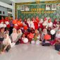 KOMPAK: Tim Kesehatan dari Puskesmas Rubaru saat foto bersama dengan Kader Posyandu Anggrek, dan warga di Balai Desa Mandala Rubaru, usai kegiatan vaksinasi massal (Doc. Seputar Jatim)
