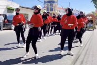 GOYANG: Peserta karnaval Agustusan dari Puskesmas Pragaan tengah asyik Joget Sound Horeg (SC: Video Viral)