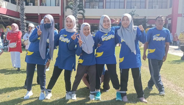 Tim Putri Utusan Disnaker Sumenep Raih Juara Lomba Jalan Kaki pada Lomba HUT RI Ke 80