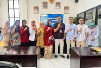 SEMANGAT: Dirut RSUDMA Sumenep Erliyati, saat menerima Kunjungan Penilaian kredensialing oleh tim BPJS Kesehatan Wilayah Madura (Doc. Seputar Jatim)