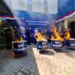 TERBAKAR: KPPBC TMP C Madura memusnahkan rokok ilegal dan miras di halaman Kantor Bea Cukai Madura, Kabupaten Pamekasan (Doc. Seputar Jatim)
