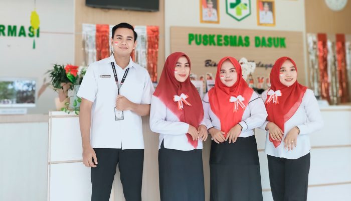 Puskesmas Dasuk Kompak Pakai Kostum Merah Putih Saat Layani Masyarakat Demi Meriahkan HUT RI Ke 80