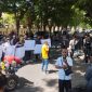 TERIAK: AMPM saat melakukan aksi demonstrasi di depan Gedung Polres Sumenep (SandiGT - Seputar Jatim)