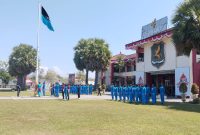 SEMANGAT: Anggota Paskibraka Kabupaten Sumenep, saat melakukan latihan di bawah terik matahari di halaman kantor pemkab setempat (SandiGT - Seputar Jatim)