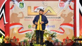 TERSENYUM: Bupati Sumenep, Achamd Fauzi Wongsojudo, saat membuka Lomba LDA HUT RI ke-80 di Halaman Belakang Pemkab Sumenep (Doc. Seputar Jatim)