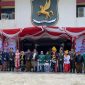 BAJU ADAT: Bupati Sumenep, Ahmad Fauzi Wongsojudo, dan Wakil Bupati Imam Hasyim, saat foto bersama dengan kepala Organisasi Perangkat Daerah (OPD) beserta seluruh jajarannya (SandiGT - Seputar Jatim)