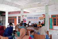 BERKUMPUL: Disdukcapil Sumenep, saat melaksanakan program Kangmas Setia di kepulauan (SandiGT - Seputar Jatim)