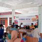 BERKUMPUL: Disdukcapil Sumenep, saat melaksanakan program Kangmas Setia di kepulauan (SandiGT - Seputar Jatim)