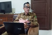 MENJELASKAN: Kepala Brida Sumenep, Beny Irawan saat ditemui di kantornya (SandiGT - Seputar Jatim)