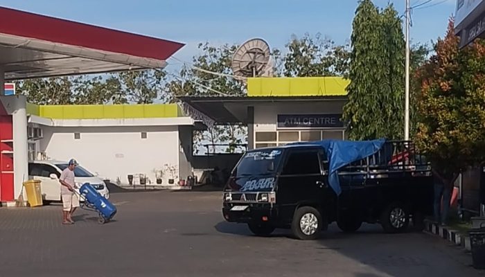 SPBU Patean Sumenep Diduga Salahi Aturan, Jual Solar Pakai Jerigen hingga Ditimbun Satu Pick Up