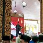 KHIDMAT: Bupati Sumenep, Achmad Fauzi Wongdojudo, saat memberikan sambutan dalam acara doa bersama untuk keselamatan Negeri di Pendopo Keraton Sumenep (Mufti Che - Seputar Jatim)