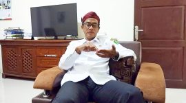 SANTAI: Kepala Brida Sumenep, Benny Irawan, saat menyampaikan tentang inovasi baru SIMBRIDA (SandiGT - Seputar Jatim)