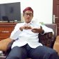 SANTAI: Kepala Brida Sumenep, Benny Irawan, saat menyampaikan tentang inovasi baru SIMBRIDA (SandiGT - Seputar Jatim)