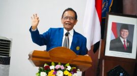SIAP: Mantan Menkopolhukam Mahfud MD, bersedia gabung di Tim Komite Reformasi Polri yang dibentuk oleh Presiden RI Prabowo Subianto (Foto Istimewa)