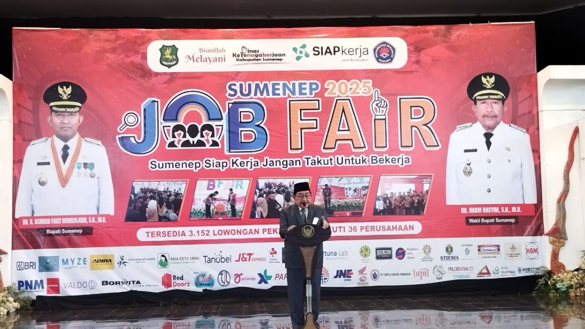 MEGAH: Wabub Sumenep, Imam Hasyim, saat membuka acara Job Fair 2025 di Graha Kopri (SandiGT - Seputar Jatim)