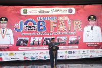 MEGAH: Wabub Sumenep, Imam Hasyim, saat membuka acara Job Fair 2025 di Graha Kopri (SandiGT - Seputar Jatim) 