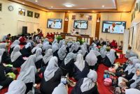 KHIDMAT: Suasana ratusan ASN, Non ASN, serta DWP dan seluruh jajan Bappeda dan BKPSDM saat menggelar acara maulid Nabi Muhammad SAW (SandiGT - Seputar Jatim)