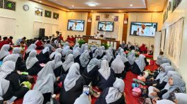 KHIDMAT: Suasana ratusan ASN, Non ASN, serta DWP dan seluruh jajan Bappeda dan BKPSDM saat menggelar acara maulid Nabi Muhammad SAW (SandiGT - Seputar Jatim) 