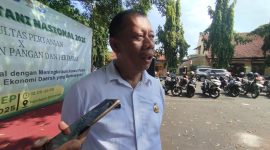 MENJELASKAN: Kepala DKPP Sumenep, Chainur Rasyid, saat diwawancarai tentang tentang komoditas lokal (SandiGT - Seputar Jatim)